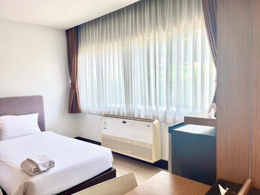 CRYSTAL SUITES SUVARNABHUMI AIRPORT