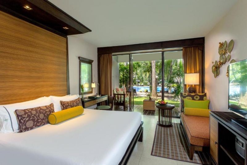 tropical deluxe pool access