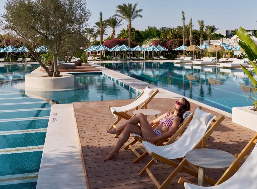 DESERT ROSE RESORT