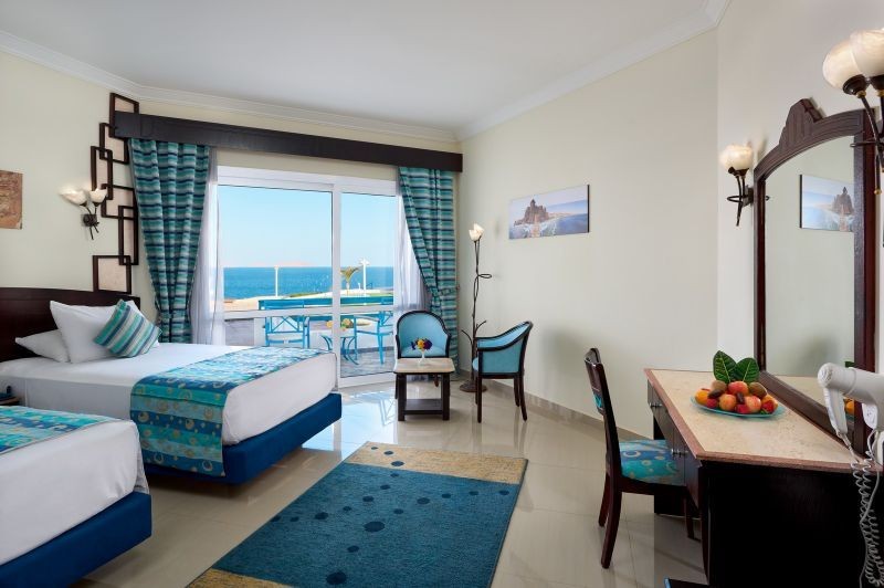 standard sea view or pool view
