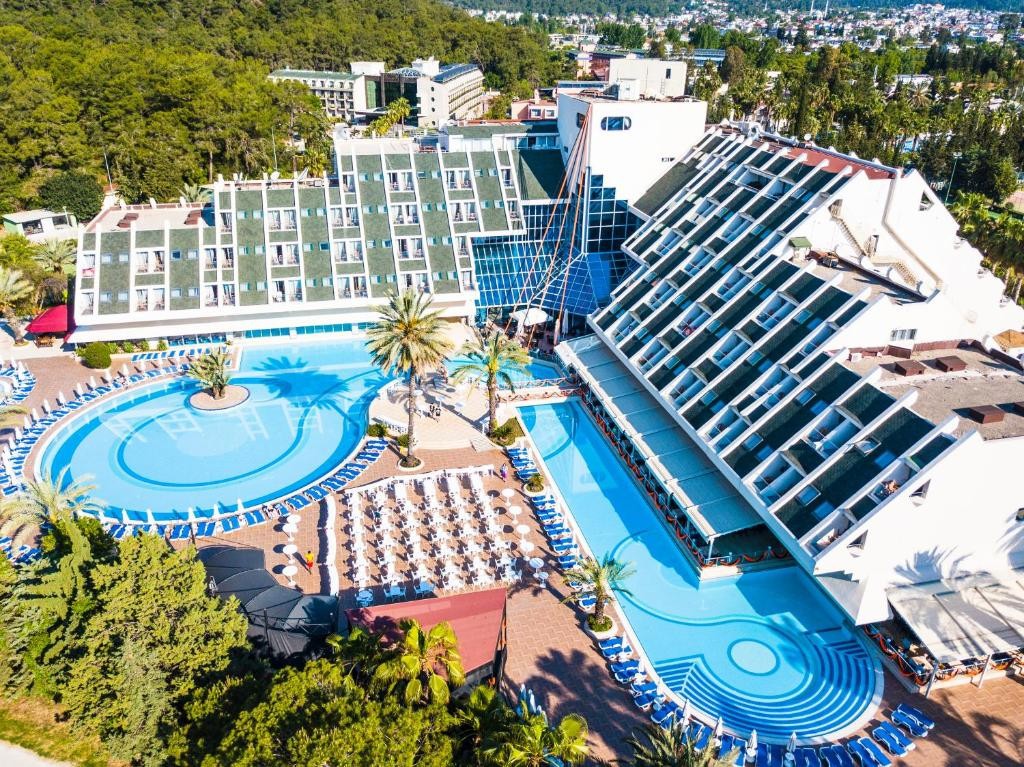 QUEENS PARK RESORT GOYNUK