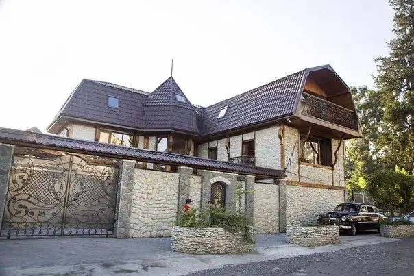 ГЕСТ КАСЛ (СУХУМСКИЙ ЗАМОК)