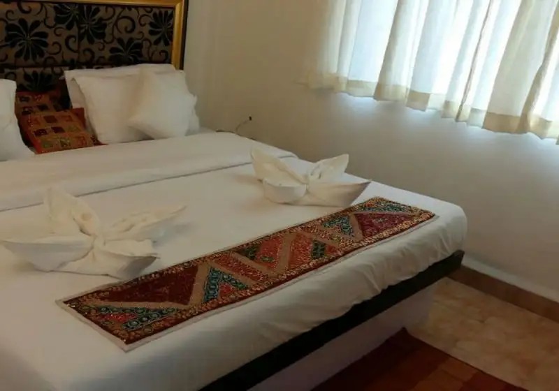 MAGNUM SUITES