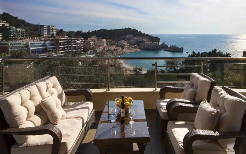 RAYMOND KAZANEGRA APARTMENTS