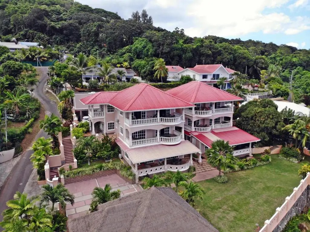 AU FOND DE MER VIEW SELF CATERING APARTMENT