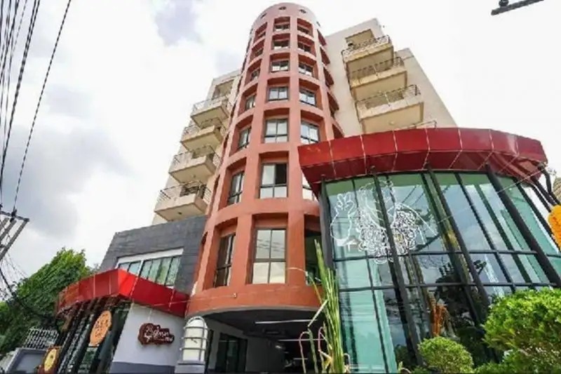 BOUTIQUE POO YAI LEE
