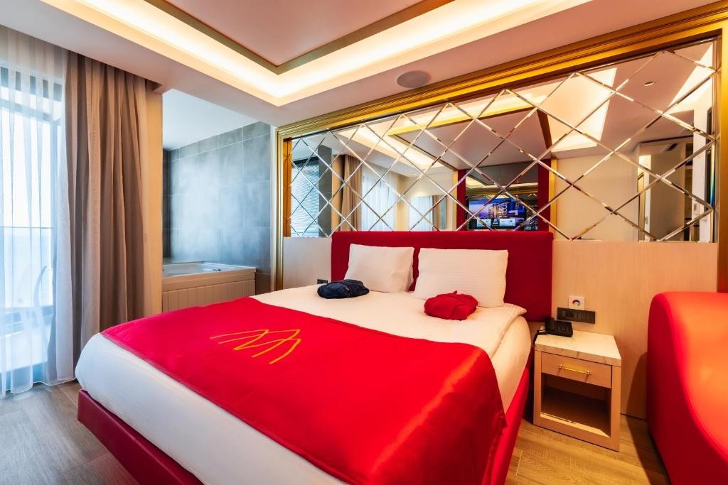 GRANADA LUXURY RED ADULTS ONLY