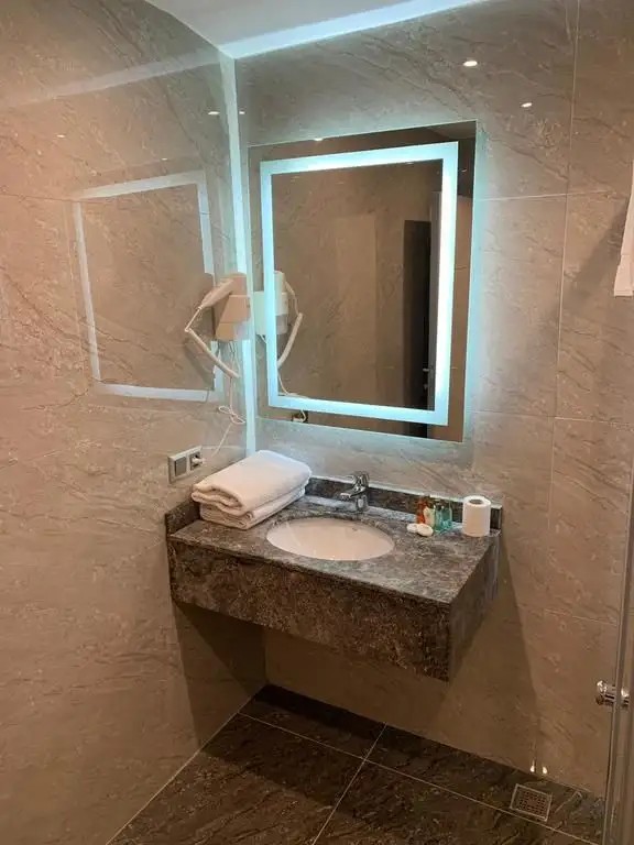 REGENCY WORLD SUITE