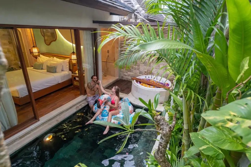 AKSARI SEMINYAK