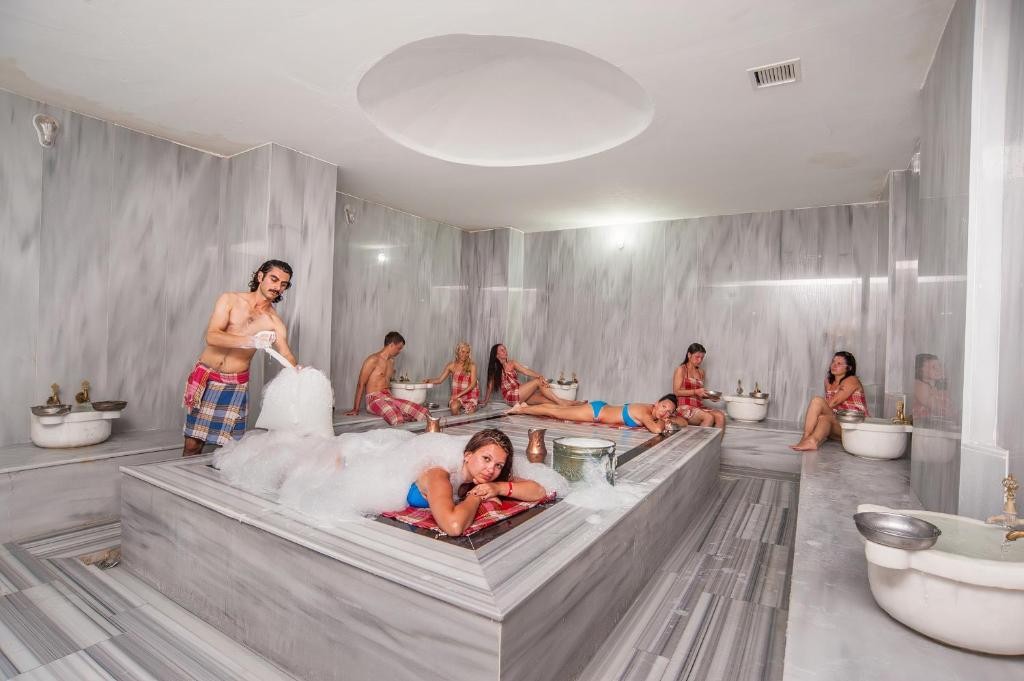 CONCORDIA CELES HOTEL