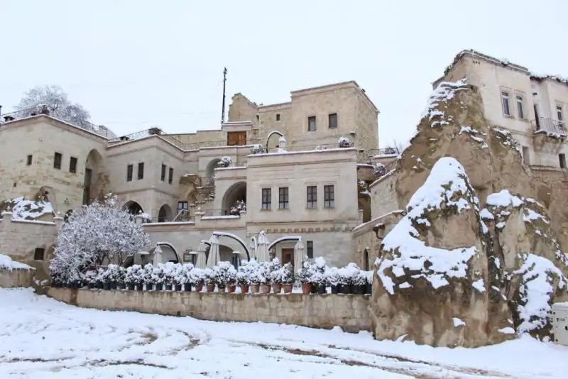 TAFONI HOUSES CAVE HOTEL