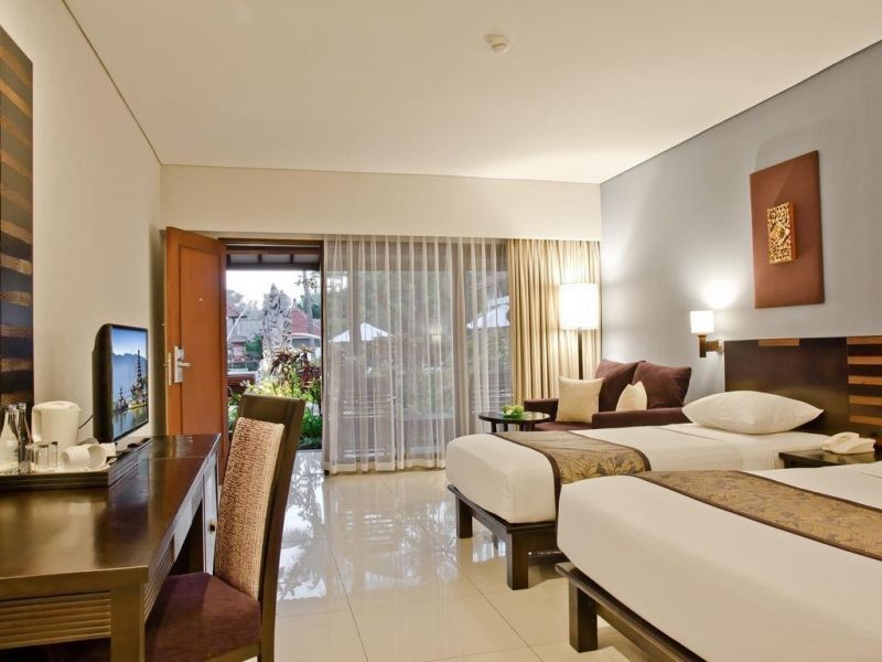 deluxe family (pool view, ground floor)