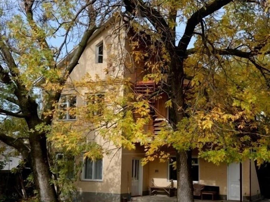 ZHENJA AND LYUDAS BOARDING HOUSE