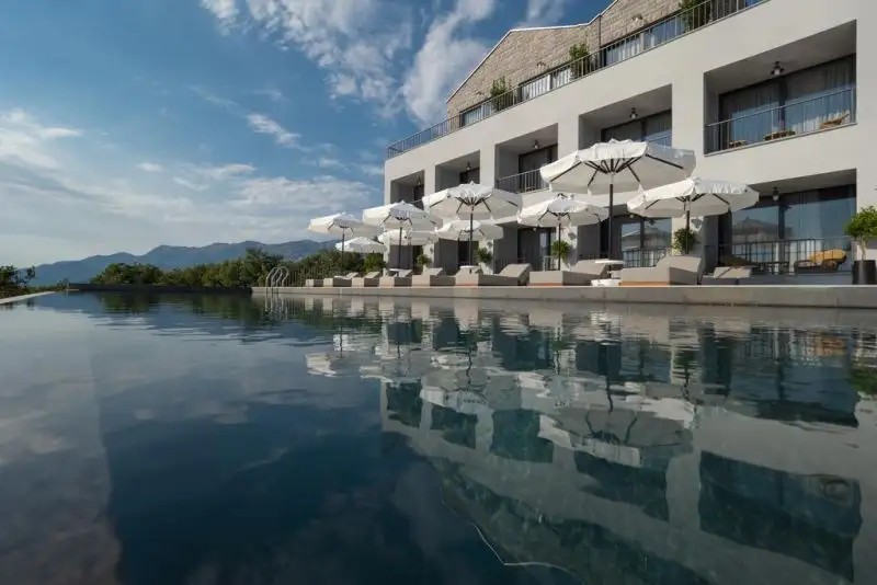 VIVID BLUE SERENITY RESORT