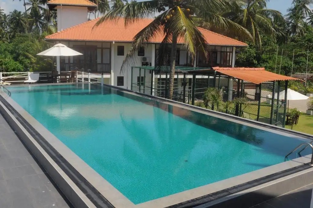 WHITE VILLA RESORT