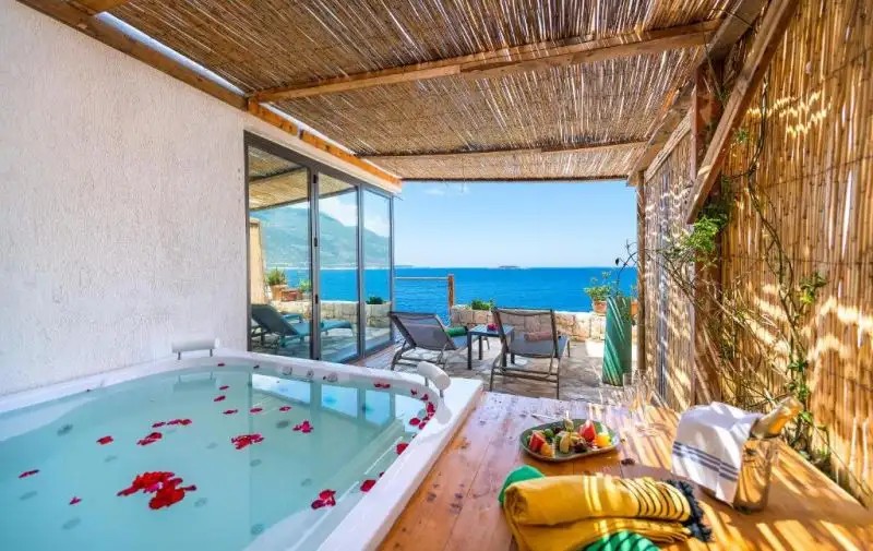 MANDALINA LUXURY SUITES