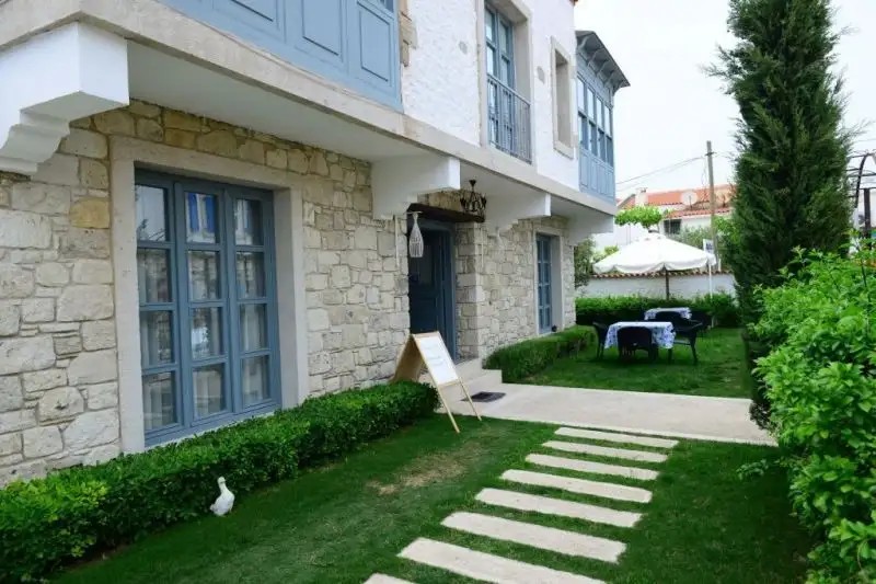 MINA OTEL ALACATI