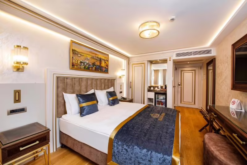 MANORS HOTEL