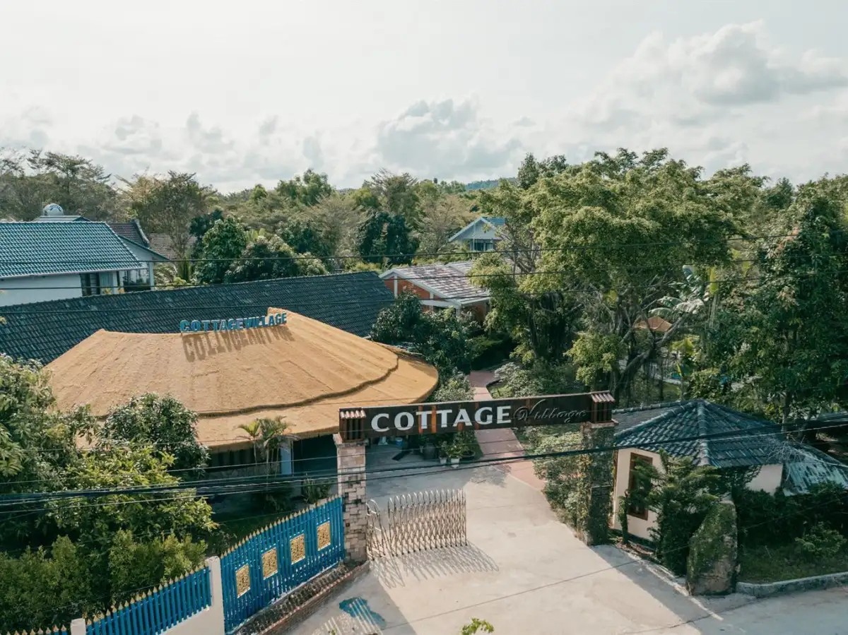 COTTAGE VILLAGE