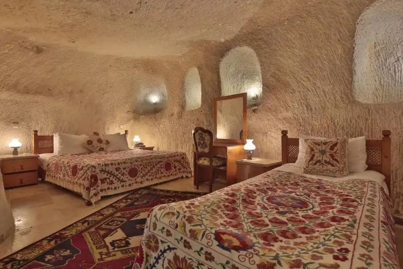 AMBER CAVE SUITES