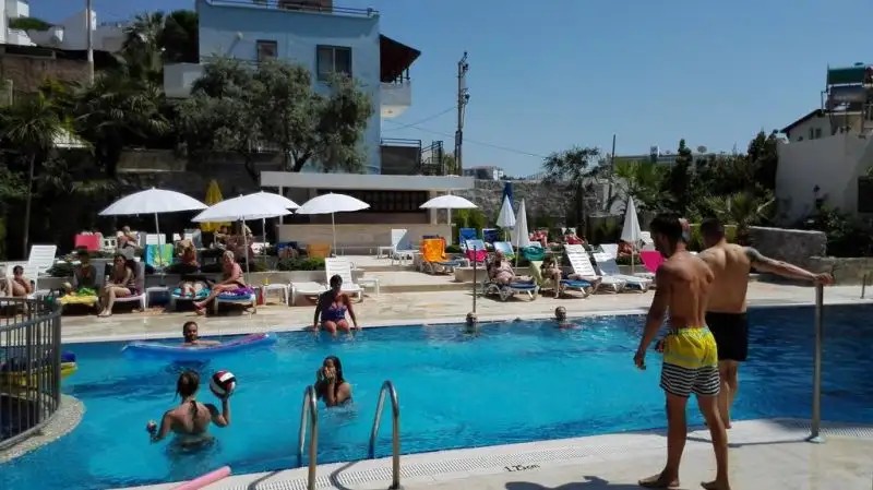 HAPPY APART HOTEL