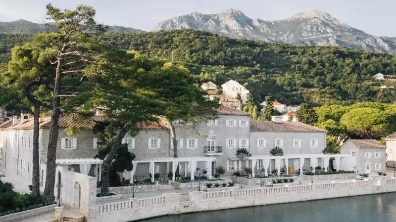 LAZURE HOTEL & MARINA