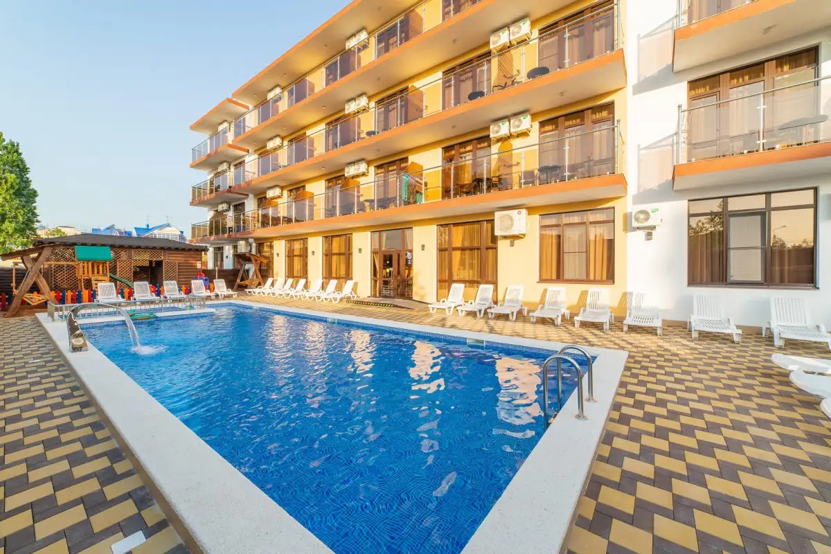 LEONSIA FAMILY HOTEL