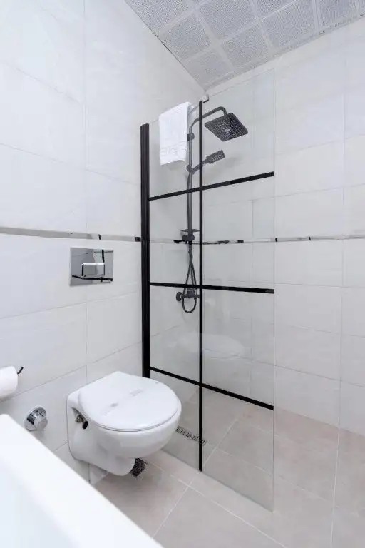 MELANJ AIRPORT HOTEL