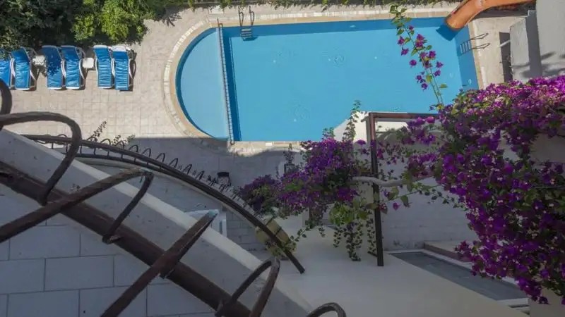 THE S APARTS & SUITES HOTEL