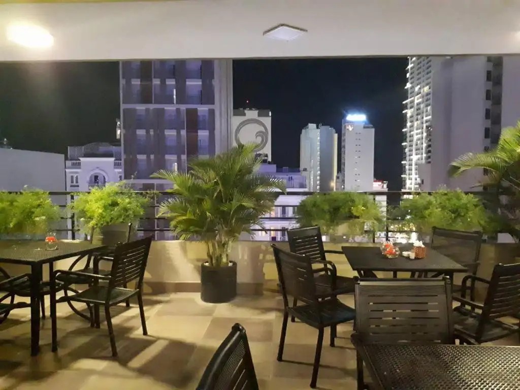 MAPLE LEAF HOTEL & APARTMENT