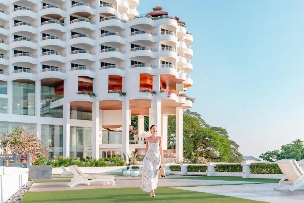 ROYAL CLIFF GRAND