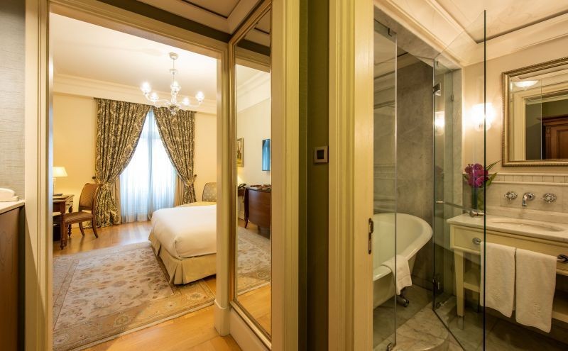 deluxe golden horn room