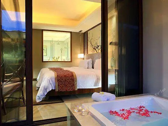 FOUR SEASON OCEAN COURTYARD HOTEL