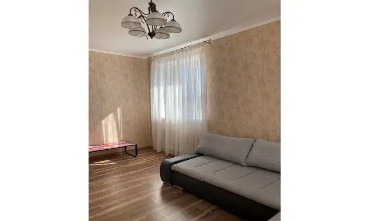CLASSIC RED APARTMENT