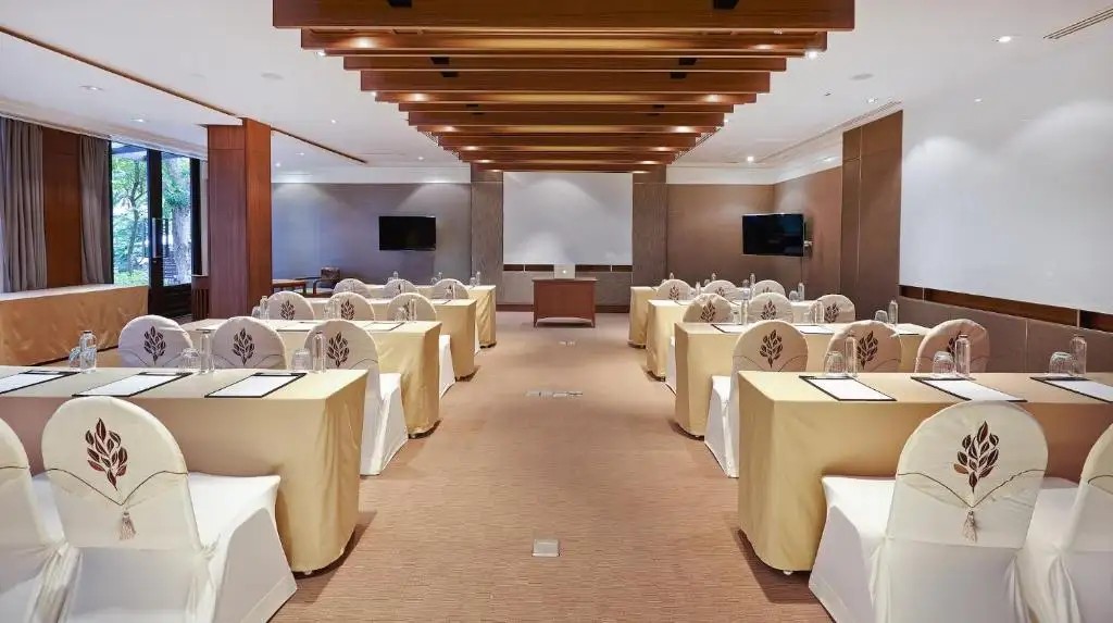 WOODLANDS HOTEL & RESORT