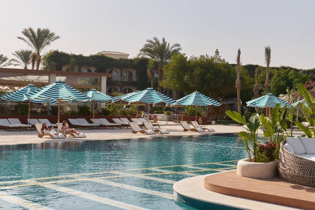 DESERT ROSE RESORT