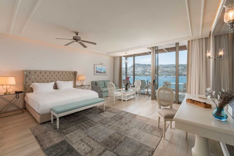 premium queen sea view