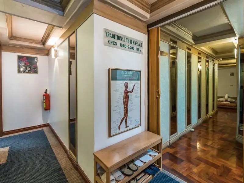 SILOM AVENUE INN