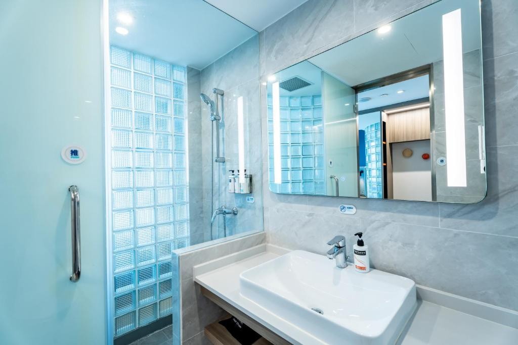 HOLIDAY INN EXPRESS JINQIAO CENTRAL