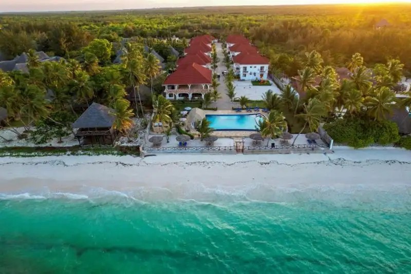 SUNNY PALMS BEACH BUNGALOWS