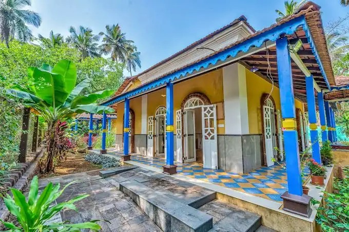 CASA DE FAMILIA
