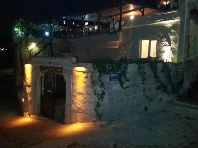 MACCAN CAVE HOTEL