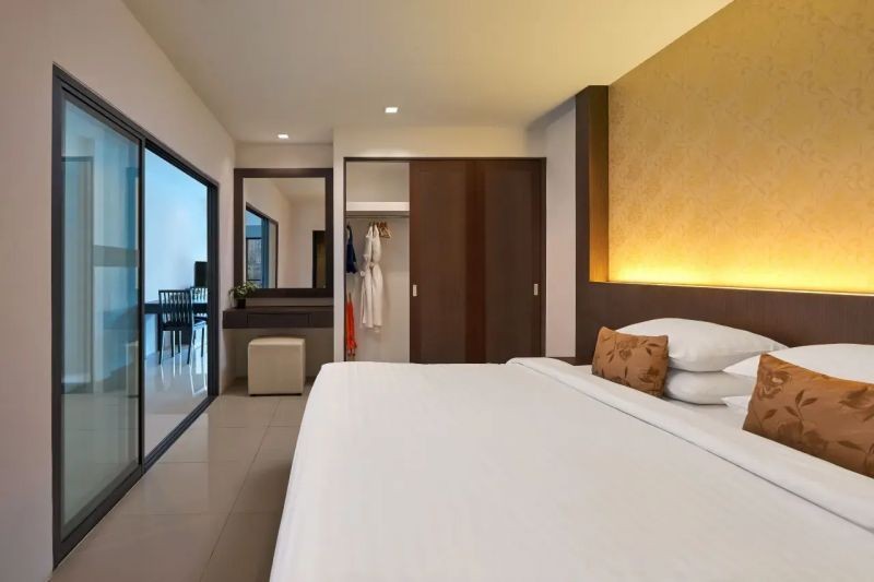 1 bedroom suite pool access