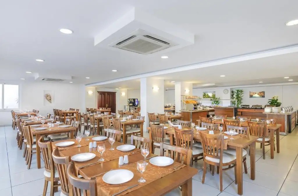 SHARK CLUB HOTEL