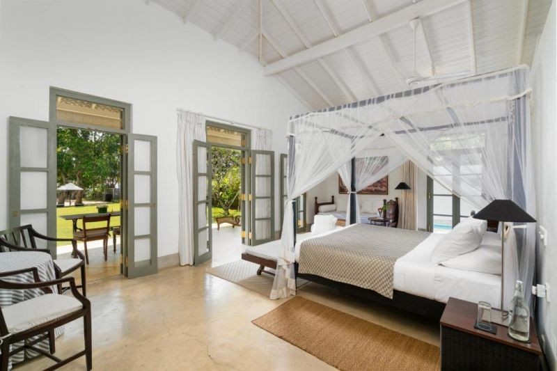master bedroom with plunge pool
