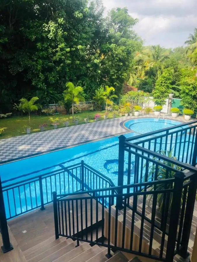 CORAL PALM VILLA & APARTMENTS