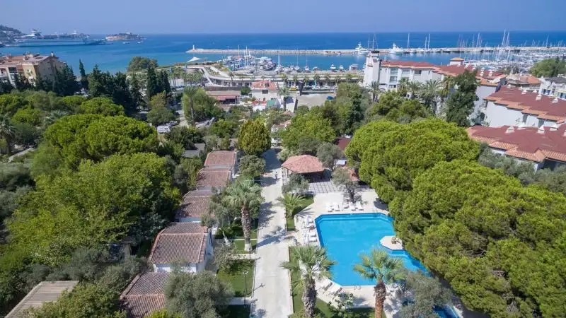 RISUS GARDEN MARINA BOUTIQUE