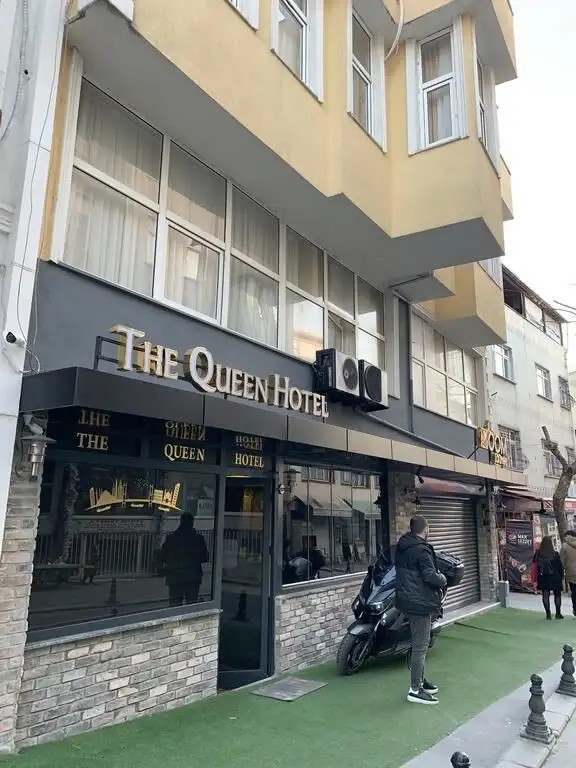 THE QUEEN HOTEL
