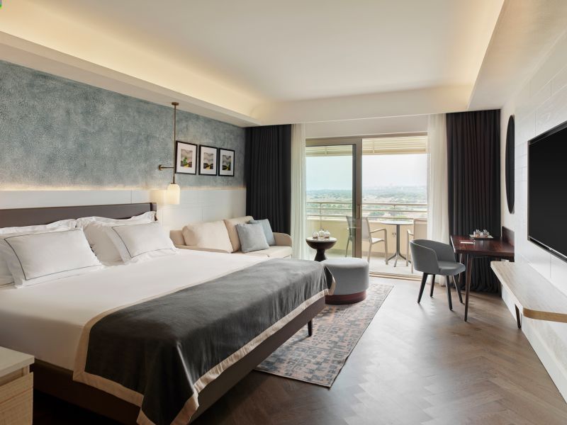 deluxe side sea view & pool view