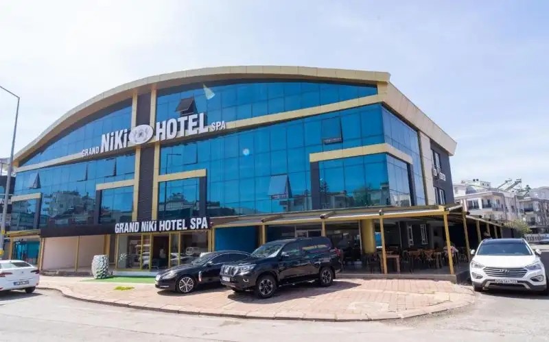 GRAND NIKI HOTEL & SPA